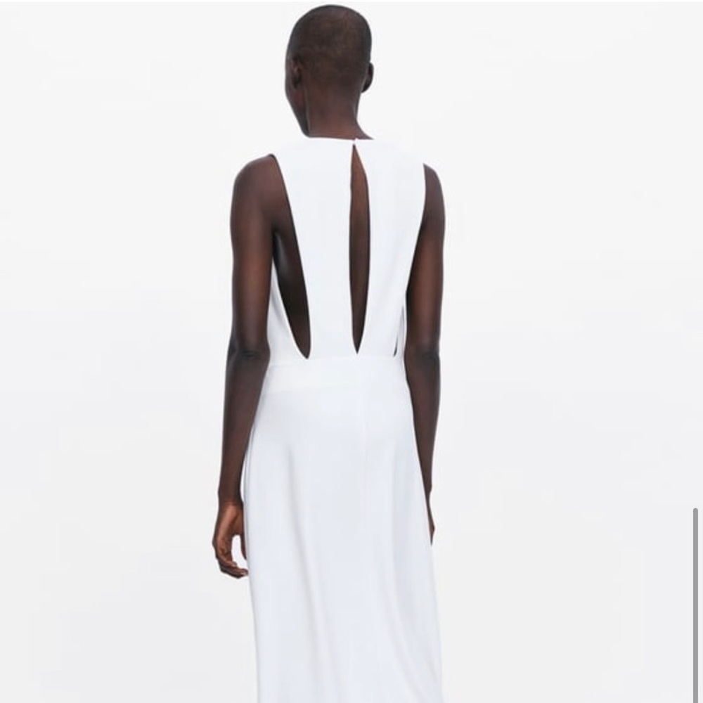 ZARA SLEEVELESS SCOOP NECK CUT OUT BACK DRESS